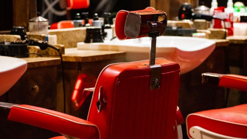Sillón rojo de barbero