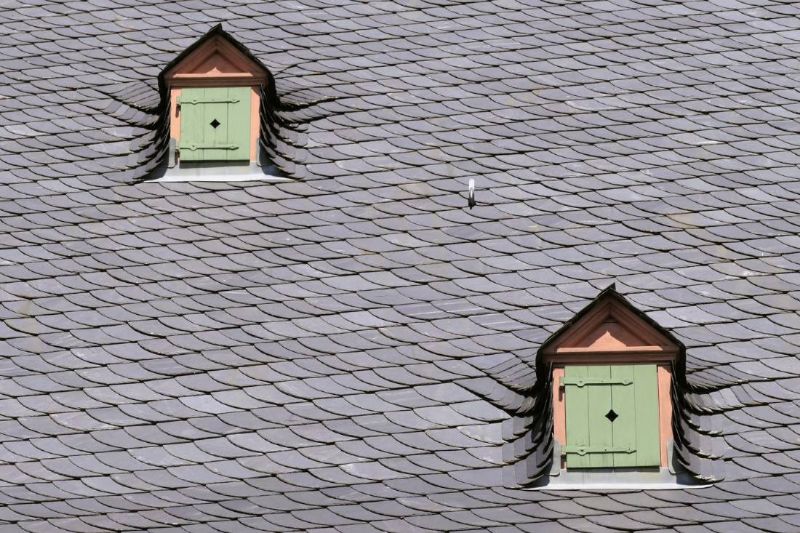 Copertura in ardesia con due mansarde