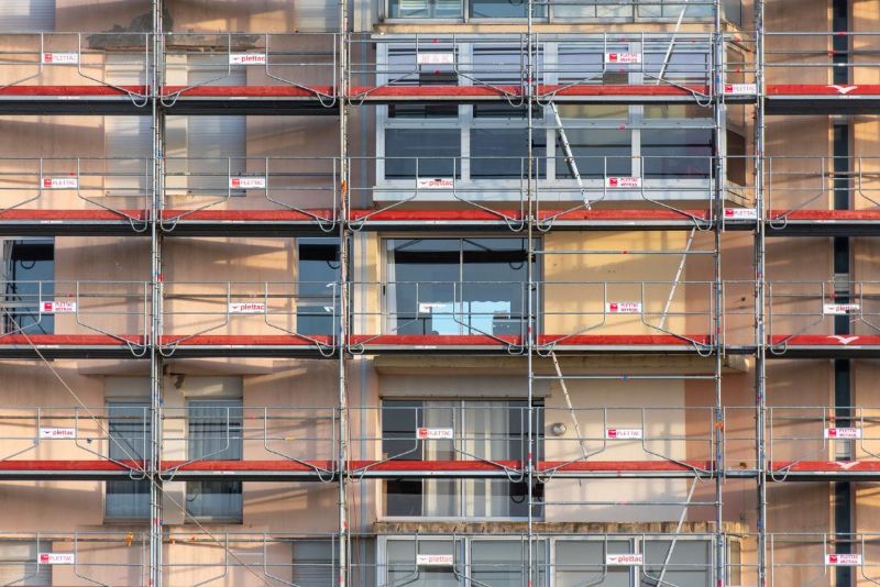 Andamio sobre la fachada de un edificio
