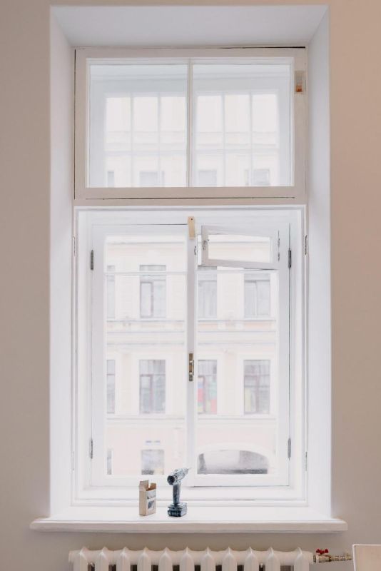 Ventana blanca recién instalada